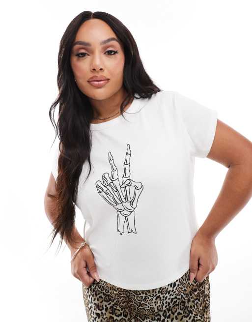 Camiseta color crema con diseño encogido y estampado gráfico del signo de la paz de huesos de canalé de ASOS DESIGN Curve