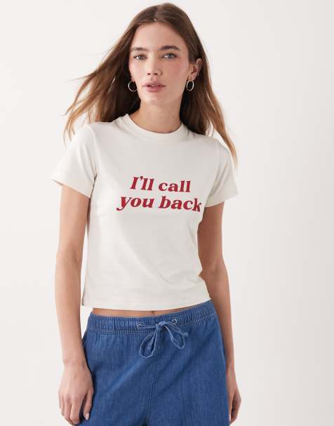 Camiseta color crema con diseño encogido y texto "I'll call you back" de algodón exclusiva de The Frolic - view 1