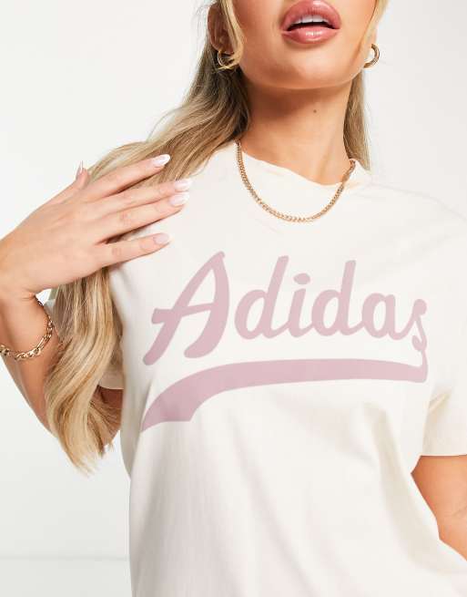 Camiseta color crema con estampado gráfico de adidas Originals