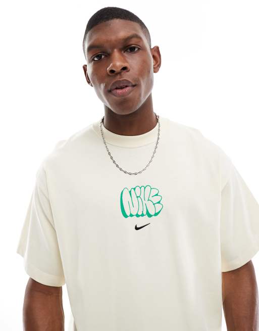 Camiseta color crema con estampado gráfico y logo Solo de Nike, 3 de 4