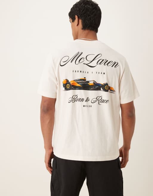 Camiseta color crema con estampado trasero 