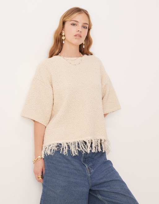 Camiseta color crema con flecos en el bajo de bouclé premium de ASOS DESIGN