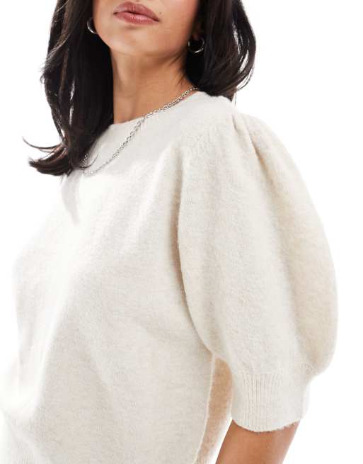 Camiseta color crema con mangas abullonadas de punto de Vero Moda Petite, 4 de 4