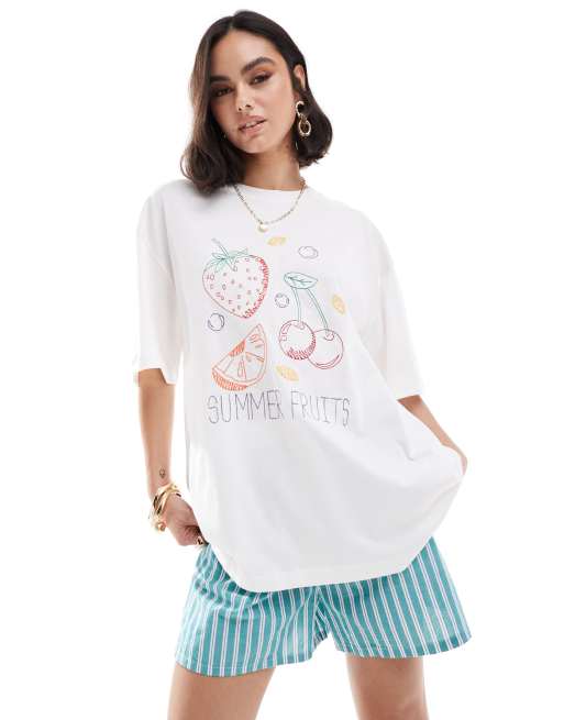 Camiseta color crema de corte boyfriend con diseño bordado 