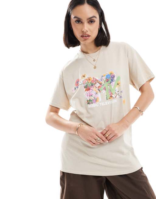 Camiseta color crema de corte boyfriend con estampado gráfico con licencia de la MTV de ASOS DESIGN
