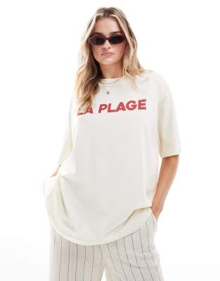 Camiseta color crema de corte boyfriend con estampado gráfico 
