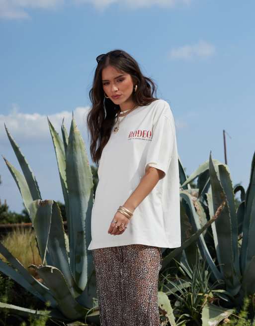 Camiseta color crema de corte boyfriend con estampado gráfico 