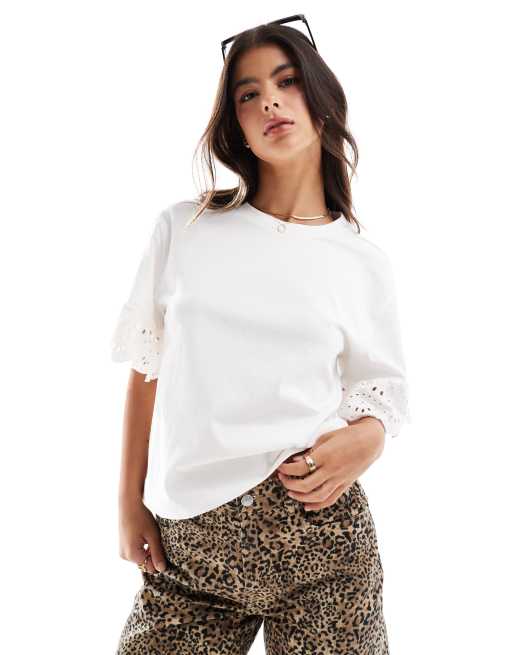 Camiseta color crema de corte cuadrado con detalles bordados en las mangas de Object