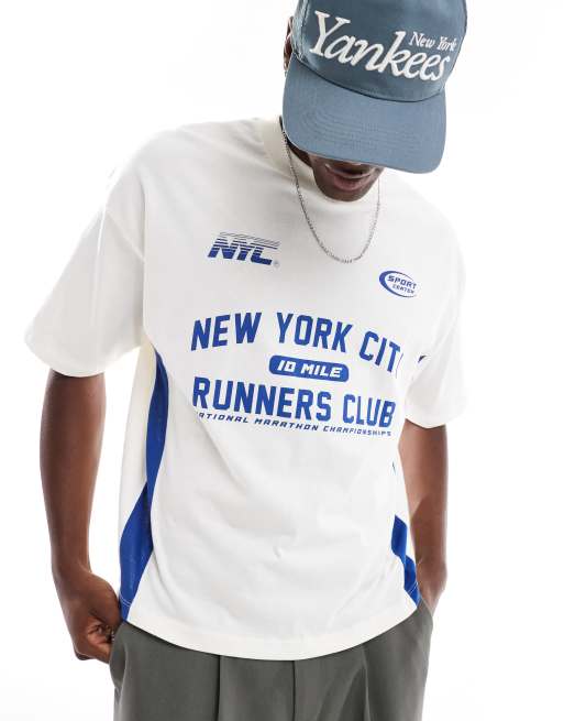 Camiseta color crema de corte cuadrado extragrande con estampado gráfico deportivo y detalles de paneles de ASOS DESIGN