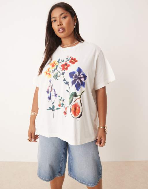 Camiseta color crema de corte estándar con estampado gráfico de higo y flores de ASOS DESIGN Curve