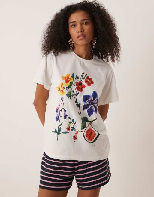 Camiseta color crema de corte estándar con estampado gráfico de higo y flores de ASOS DESIGN