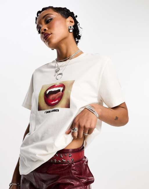 Camiseta color crema de corte estándar con estampado gráfico 