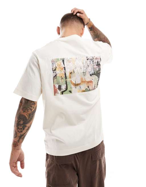 Camiseta color crema extragrande con estampado artístico en la espalda de Jack & Jones