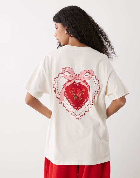 Camiseta color crema extragrande con estampado gráfico de corazón de Miss Selfridge - view 1