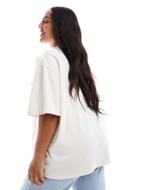 Camiseta color crema extragrande con estampado gráfico de martini de ASOS DESIGN Curve, 4 de 4