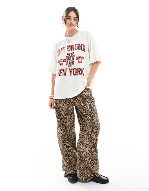 Camiseta color crema extragrande con estampado gráfico de "NYC Bronx" de ASOS DESIGN, 2 de 4
