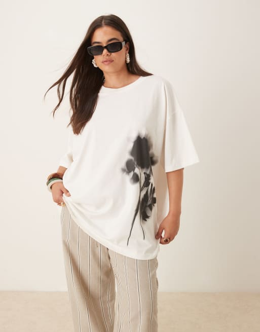 Camiseta color crema extragrande con estampado gráfico floral difuminado de ASOS DESIGN Curve