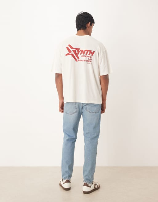 Camiseta color crema extragrande con estampado gráfico urbano de ASOS DESIGN, 2 de 5