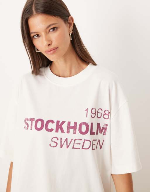 Camiseta color crema extragrande con gráfico "Stockholm" de ASOS DESIGN, 3 de 4