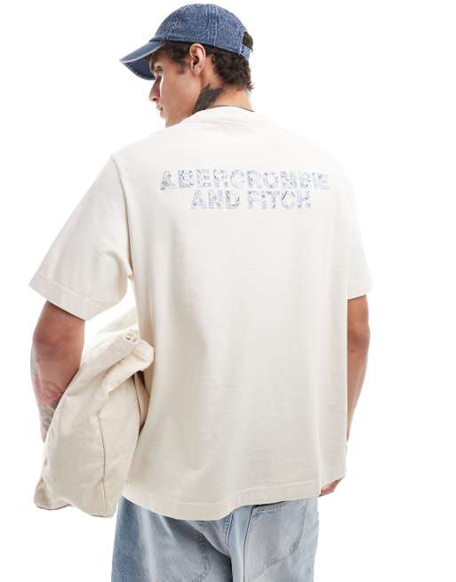 Camiseta color crema extragrande con logo trasero con fondo multicolor de Abercrombie & Fitch
