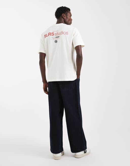 Camiseta color crema holgada con estampado gráfico de texto "Studio" de ASOS DESIGN, 2 de 5