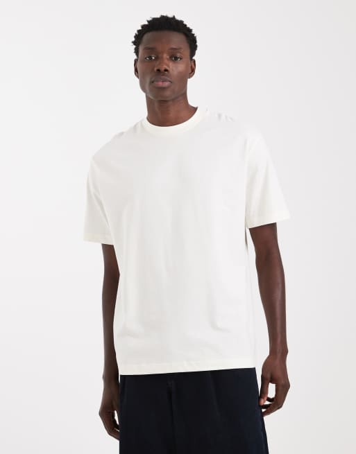 Camiseta color crema holgada con estampado gráfico de texto "Studio" de ASOS DESIGN, 3 de 5