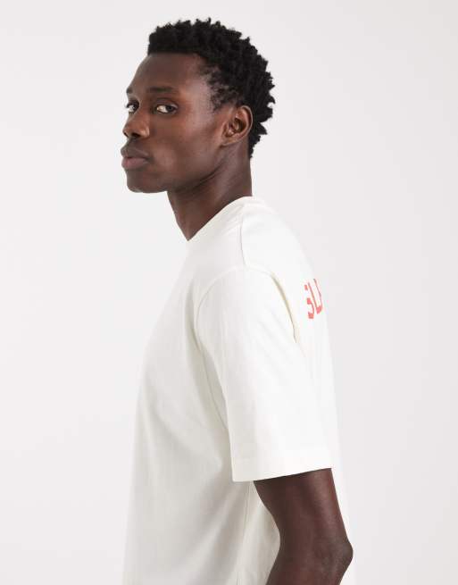 Camiseta color crema holgada con estampado gráfico de texto "Studio" de ASOS DESIGN, 4 de 5