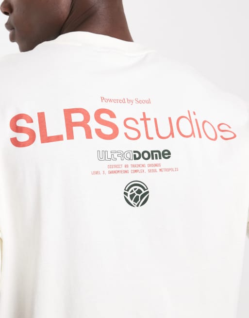 Camiseta color crema holgada con estampado gráfico de texto "Studio" de ASOS DESIGN, 5 de 5