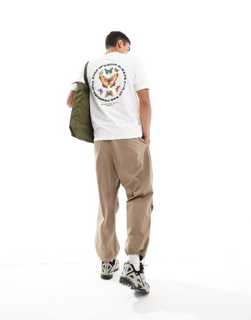 Camiseta color crudo con estampado circular de River Island 