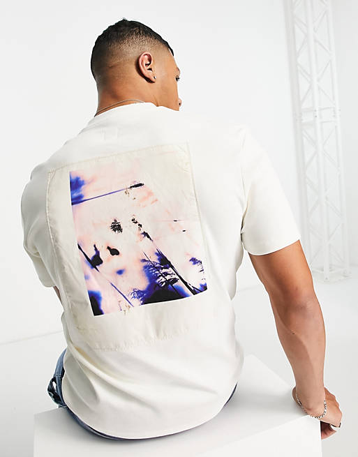 Hombre Other | Camiseta color crudo con estampado fotográfico en la espalda de River Island - HO92821