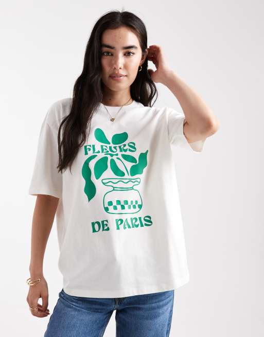 Camiseta color crudo de manga corta con estampado gráfico y texto 