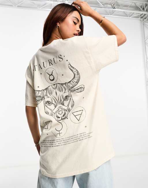 Camiseta color crudo extragrande con diseño del signo Tauro de Miss Selfridge
