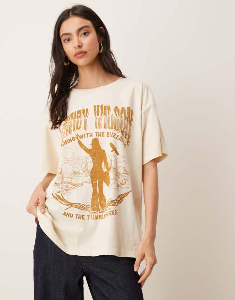 Camiseta color crudo extragrande con estampado de cowboy de Wrangler x Lainey Wilson - view 1