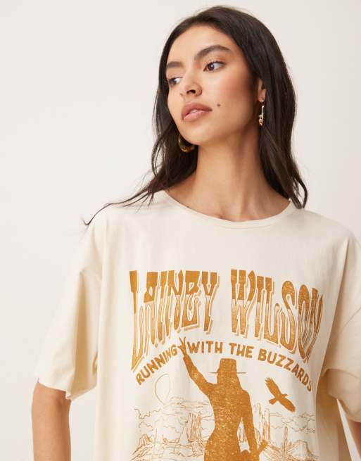 Camiseta color crudo extragrande con estampado de cowboy de Wrangler x Lainey Wilson, 3 de 4