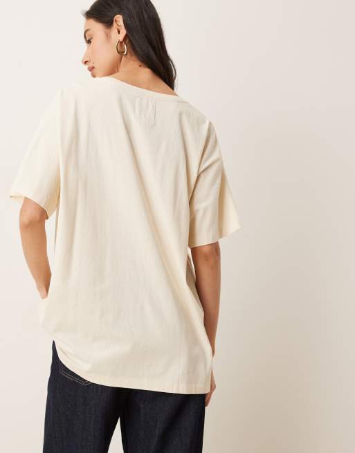 Camiseta color crudo extragrande con estampado de cowboy de Wrangler x Lainey Wilson, 4 de 4