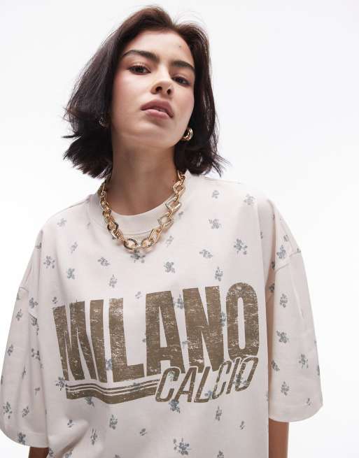 Camiseta color crudo extragrande con estampado floral y texto 