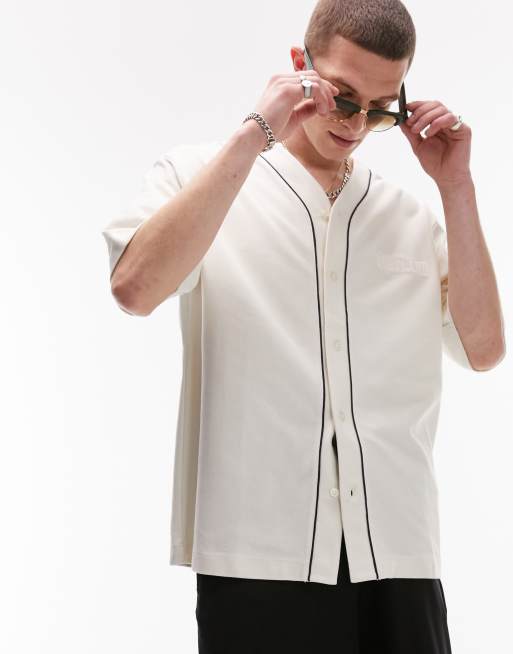 Camiseta color crudo extragrande estilo béisbol con bordado 