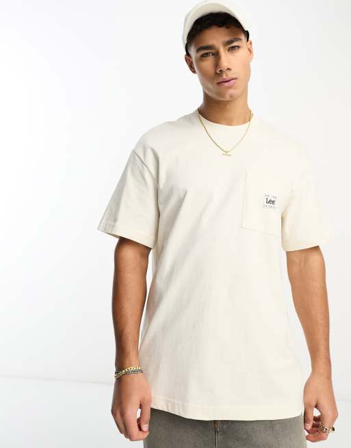 Camiseta color crudo suelta con etiqueta del logo en el bolsillo de Lee