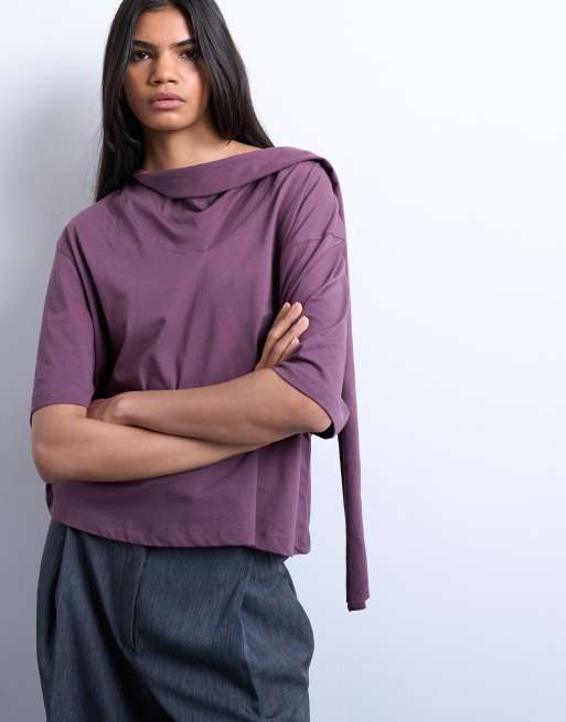 Camiseta color higo con detalle de fular colgante de Topshop