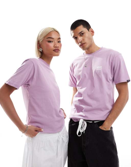 Camiseta color lavanda de manga corta con logo a cuadros dameros en la parte izquierda del pecho de Vans