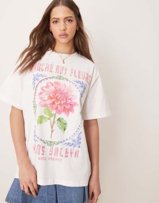 Camiseta color leche de coco extragrande con estampado gráfico de flor rosa de ASOS DESIGN