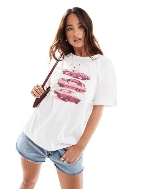 Camiseta color marfil extragrande con estampado gráfico de coche rosa de ASOS DESIGN