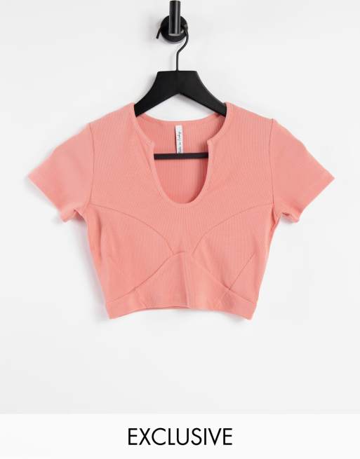 Camiseta color melocotón de canalé con cuello de muesca y detalle de costura de ASYOU (parte de un conjunto)