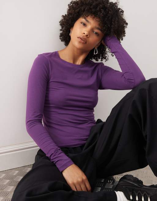 Camiseta color morado uva de manga larga y corte slim de Weekday, 3 de 4