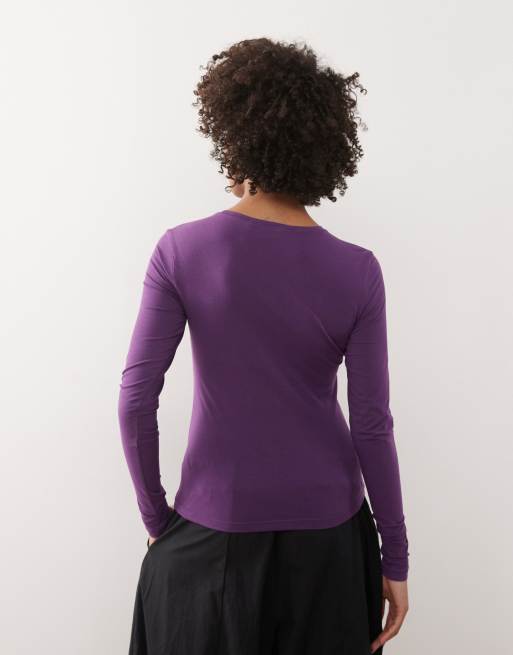 Camiseta color morado uva de manga larga y corte slim de Weekday, 4 de 4