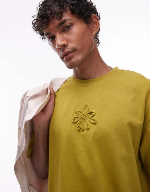 Camiseta color mostaza extragrande con bordado floral de cinta premium de Topman