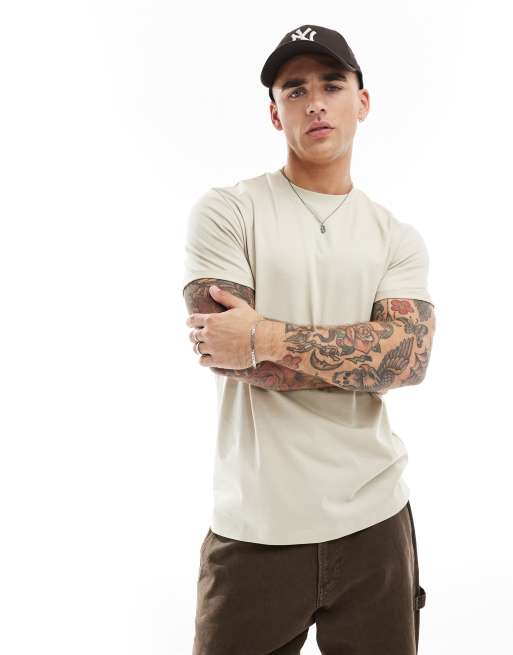 Camiseta color piedra básica con cuello redondo y mangas vueltas de ASOS DESIGN