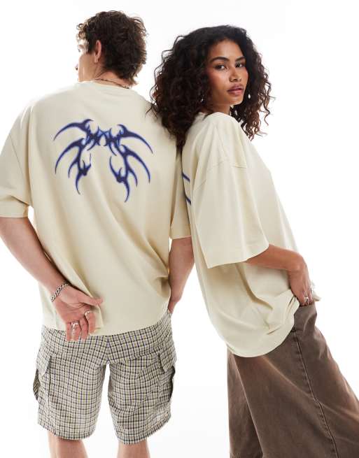 Camiseta color piedra con estampado de emblema estilo tatuaje de COLLUSION Unisex