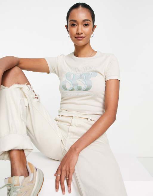 Camiseta color piedra con estampado de texto 