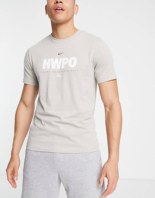Hombre Tops | Camiseta color piedra con estampado gráfico HWPO de Nike Training - SA24677